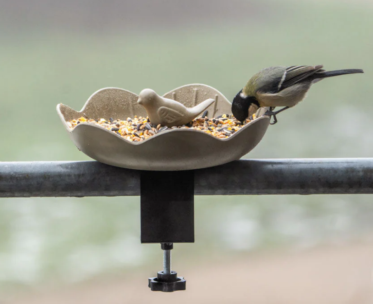 Breng de Natuur Dichtbij met een Balkon Voederhuisje